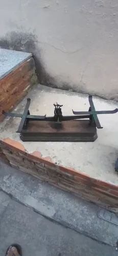 Balança antiga de dois pratos