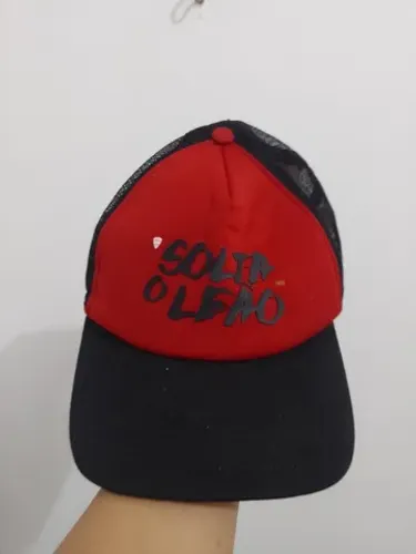 Boné rubro negro da marca souldila 