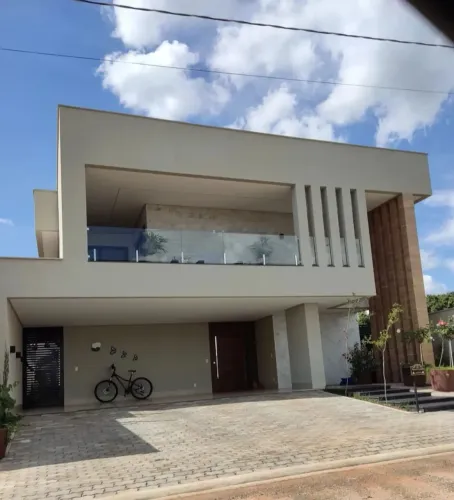 Vendo sobrado em condomínio fechado Casa em Condomínio com 4 Quarto(s) e 4 banheiro(s) à V