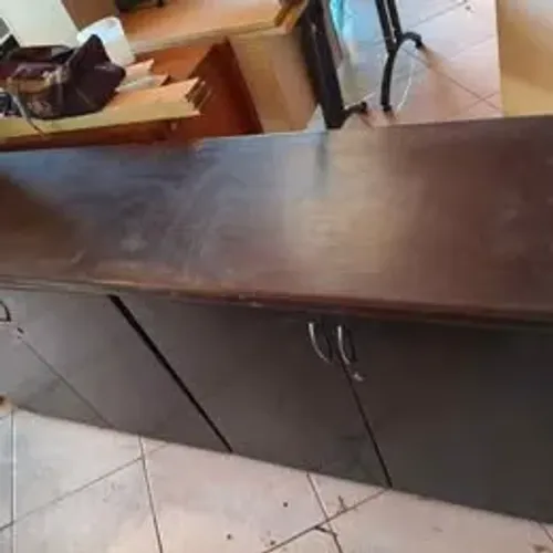 Aparadeira de madeira preto