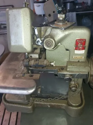 Máquina de costura Overlock GN-1113 c/ motor - Chinesinha Shuang Gong
