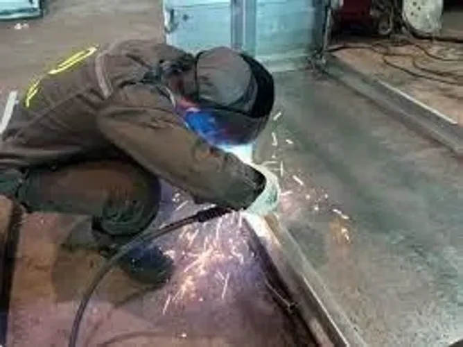 SERVICOS DE SOLDA E CARPINTARIA 