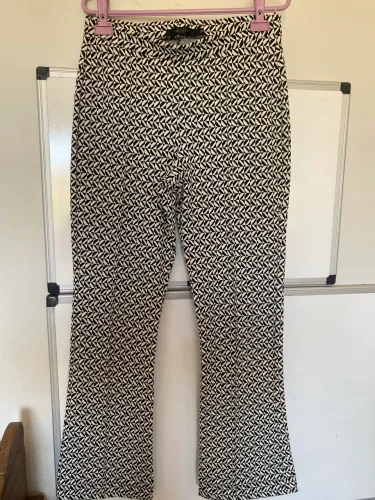 Calça Estilosa Cano Largo, Altura Cintura, Veste Muito Bem, Usada Poucas Vezes
