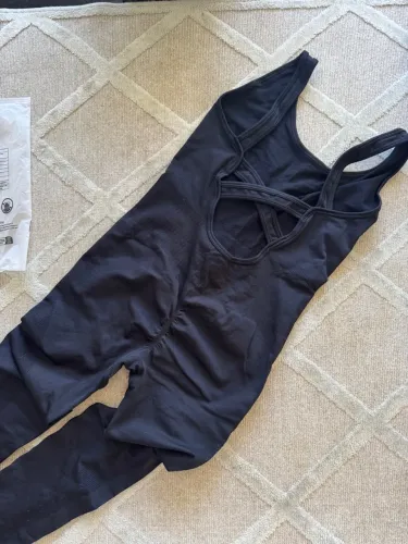 Macacão Fitness Preto com Detalhe nas Costas