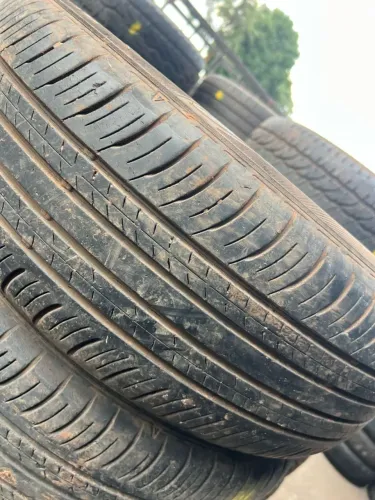 Pneu 215/60/17 Dunlop  79%