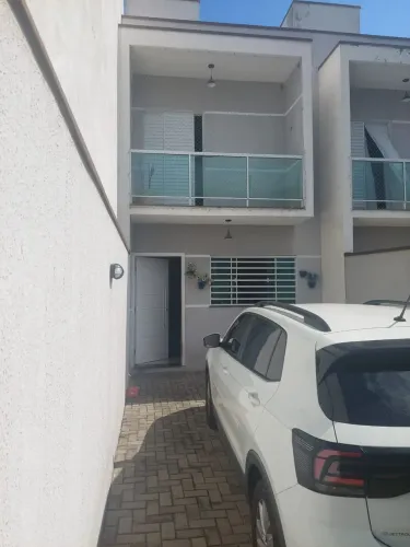 Sobrado para venda possui 82 metros quadrados com 2 quartos