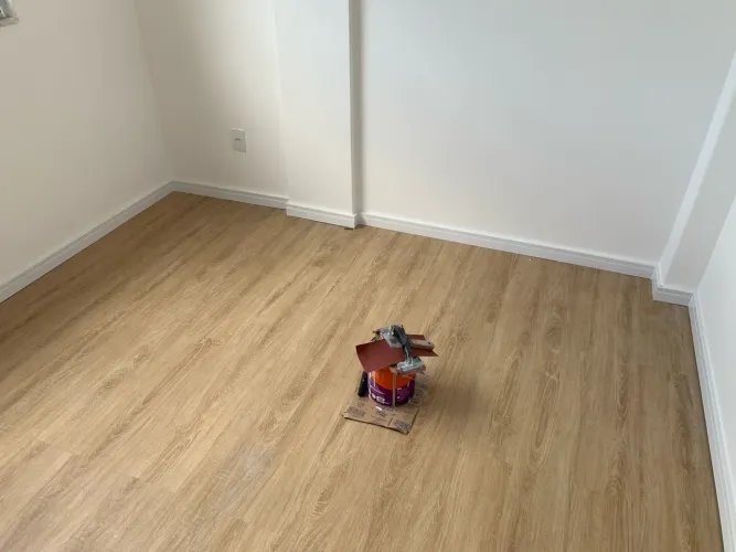  Piso Laminado com Instalação Profissional - Agende Agora!