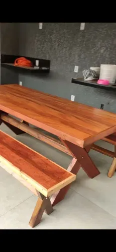 Mesa de madeira demolição em x