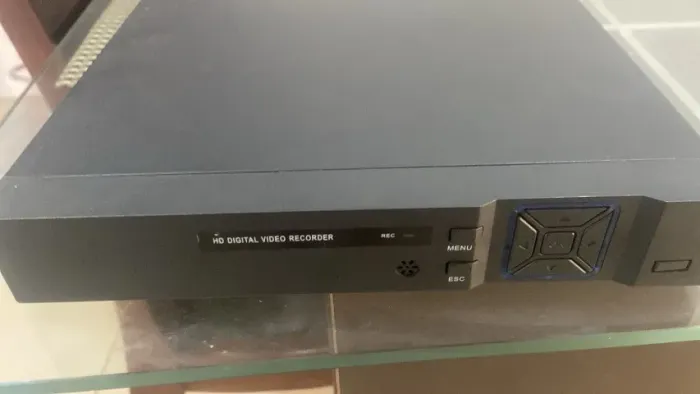 Dvr Híbrido Ahd 8 Canais H265 5mp Xvi Tvi Cvi Ip Nvr Cctv com 4 Câmeras