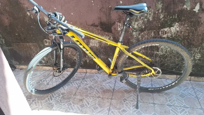 Bicicleta Lotus Cxr 29X17,5" Amarela e Preta 21V