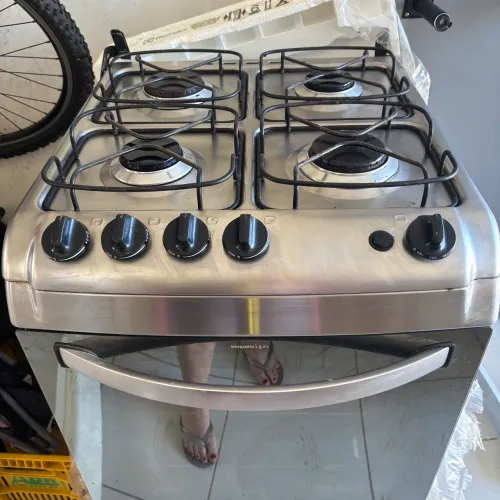 Fogão Eletrolux inox e forno espelhado. Usado em ótimo estado estado 