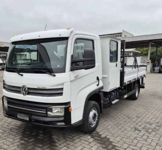 VW 9.170 Delivery ano 2020, com cabine suplementar, carroceria de ferro Está em MG)