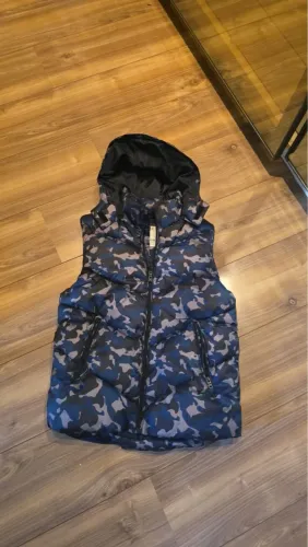Colete Camuflado com Capuz Zara - Conforto e Estilo