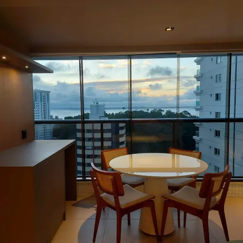 1/4 com Suíte, Finíssima Decoração, Av. Princesa Isabel - Prédio Novo
