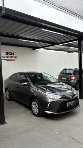 TOYOTA YARIS 1.5 AUTOMÁTICO
