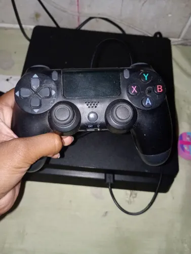 Vendo vídeo game Ps4 slim 500g
