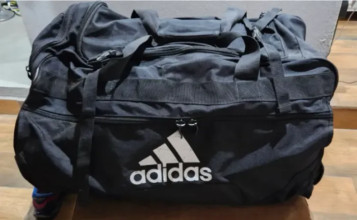Mochila Adidas - Perfeita para Academia e Viagens - R$ 350,00