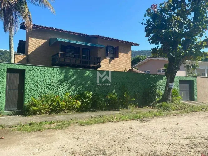 Casa à Venda nas Toninhas, Ubatuba A 100 Metros do Mar