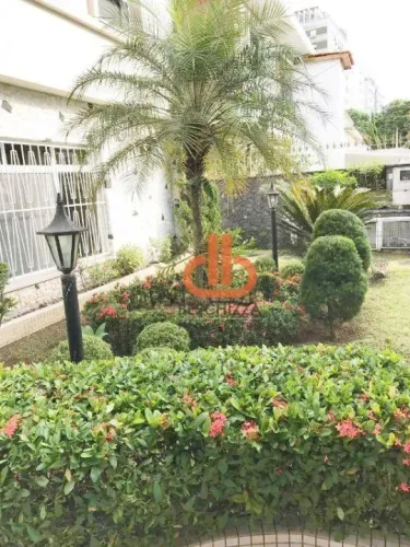 Sobrado em Santos-SP, Ponta da Praia.