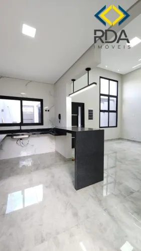 Venha se encantar com essa maravilhosa casa! Com 3 quartos, incluindo uma suíte, você terá