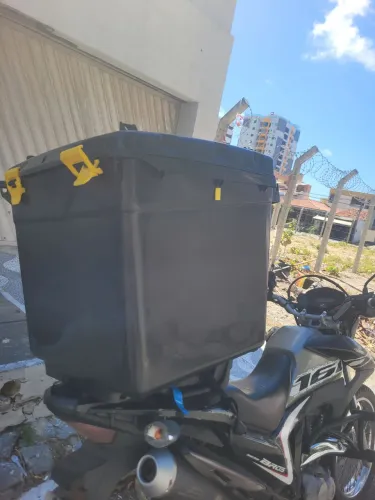 Baú com suporte universal 