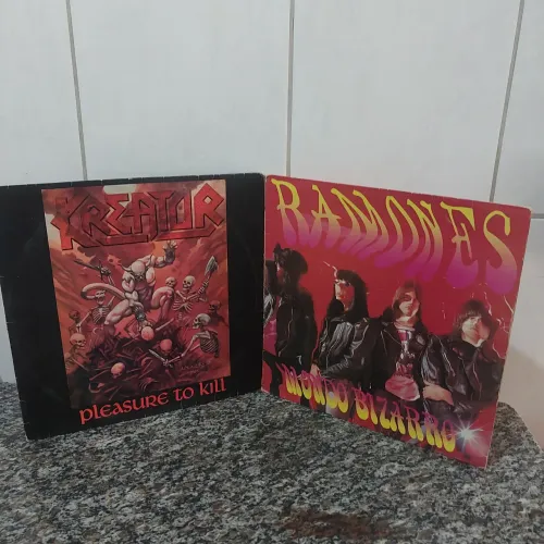 2 CAPAS  DE DISCO VINIL RAMONES E KREATOR