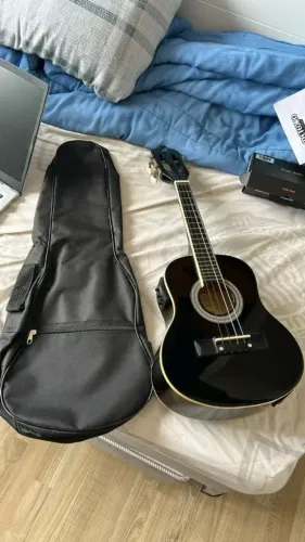 Cavaco elétrico Giannini Cs 14 BK com afinador embutido e capa, pouquíssimo usado