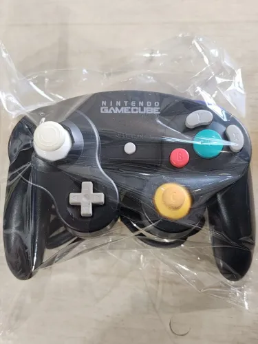 Controle de game cube seminovo preto