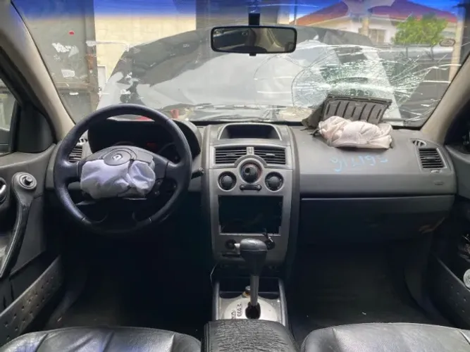 Megane DYN Aut 2.0 Gasolina 16V Renault - SUCATA