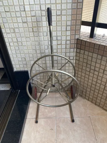 Carrinho para mangueira