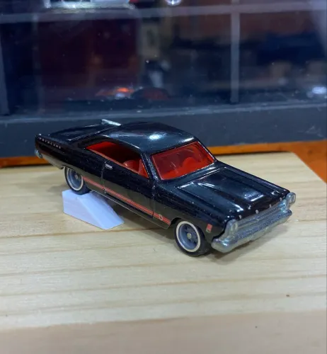 Hotwheels Ford Fairlane GT 66 pneus de borracha
