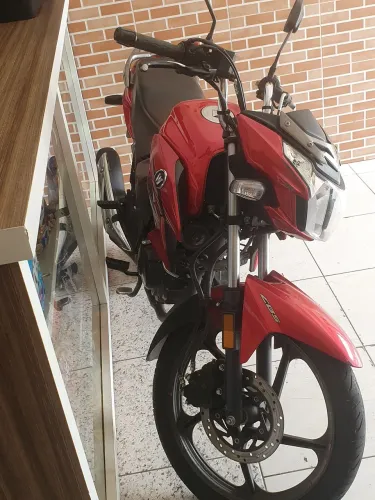 Vende-se está moto semi nova ano 2019/2020
