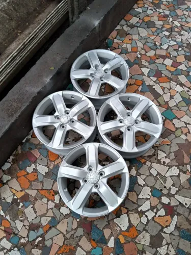Jogo de rodas de liga leve aro 15/4 furos originais Honda Fit City e outros 