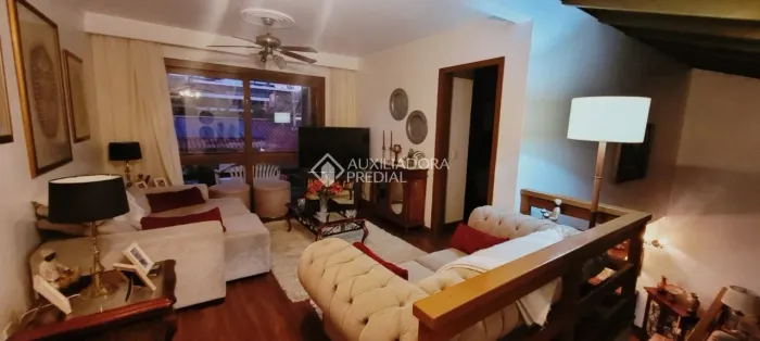 Linda Casa com 3 dormitórios com piscina entre o Mar e a Lagoa do violão na Praia da Cal e