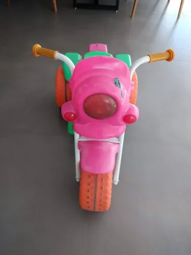 Moto elétrica infantil Bandeirantes