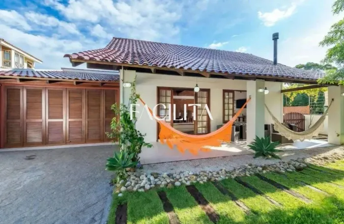 Casa com 4 quartos no bairro Jurerê, Florianópolis.
