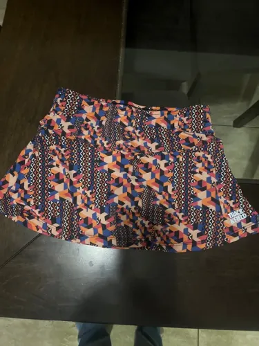 Saia track field infantil tamanho 12 de tecido com estampa geométrica