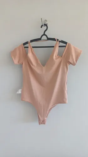 Body Feminino com Detalhe nos Ombros - Bege