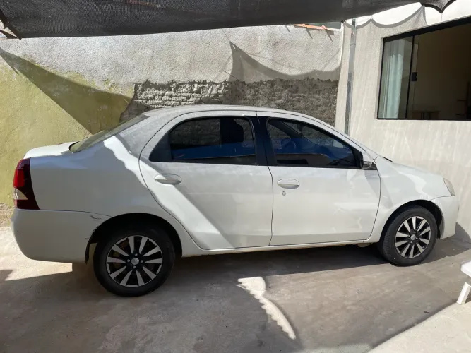 Toyota Etios Platinum Sed. 1.5 Flex 16V 4P Mec. 2016