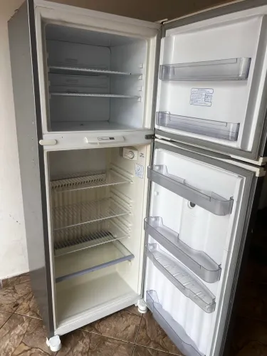 Geladeira cônsul muito boa