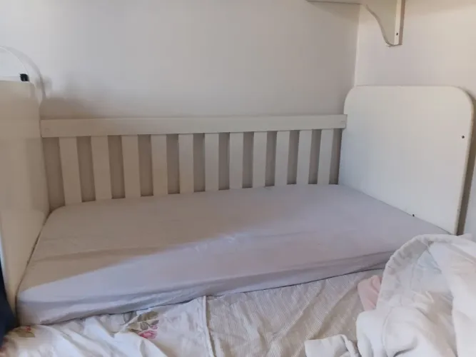 Vendo berço + colchao menina