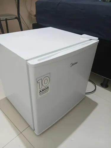 FRIGOBAR MIDEA 45L EM ESTADO PERFEITO