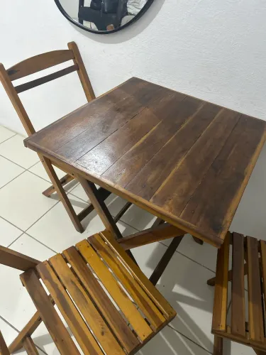 Mesa com 4 cadeiras