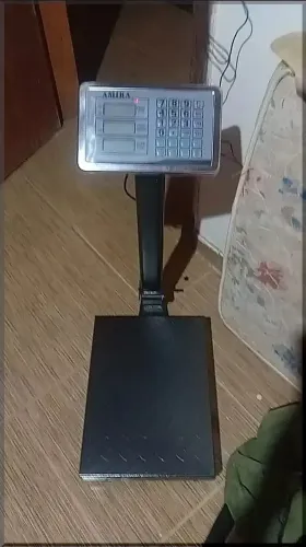 Balança eletrônica com mastro e bateria para negócios até 200kg nova