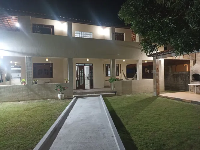 Linda casa para curtir com a família.