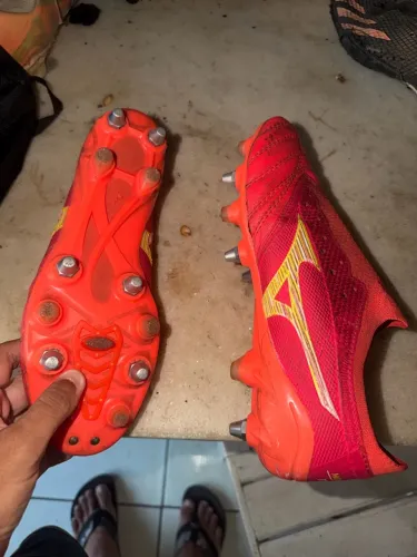 Chuteira mizuno trava mista