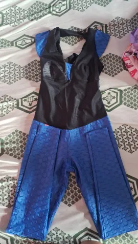 Vendo roupas de academia novas