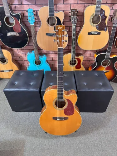 Violão Cort Jumbo Cj5x fishman Plus t tampo sólido regulado ANALISO TROCAS