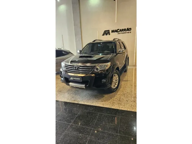 Toyota Hilux SW4 SRV D4-d 4X4 3.0 TDI Dies. AUT 2013