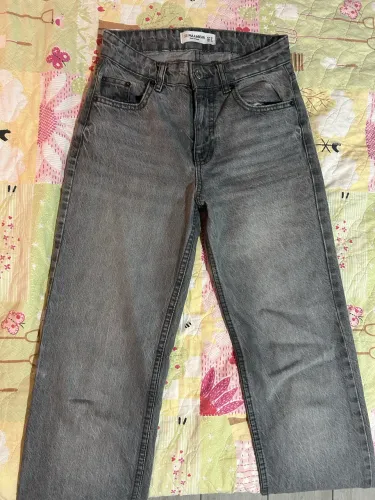 Calça jeans cinza